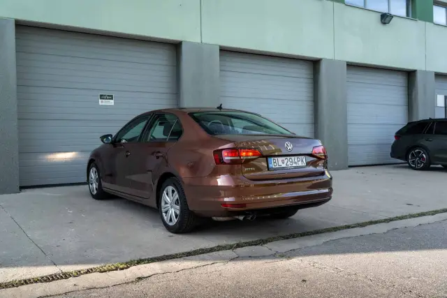 Volkswagen Jetta 2.0 TDi, fotografia 4