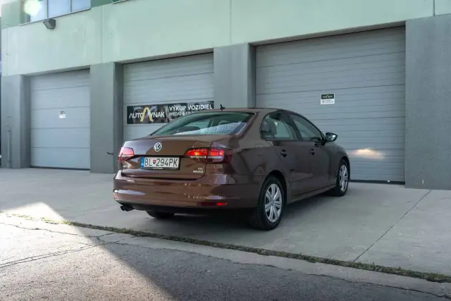 Volkswagen Jetta 2.0 TDi, fotografia 6