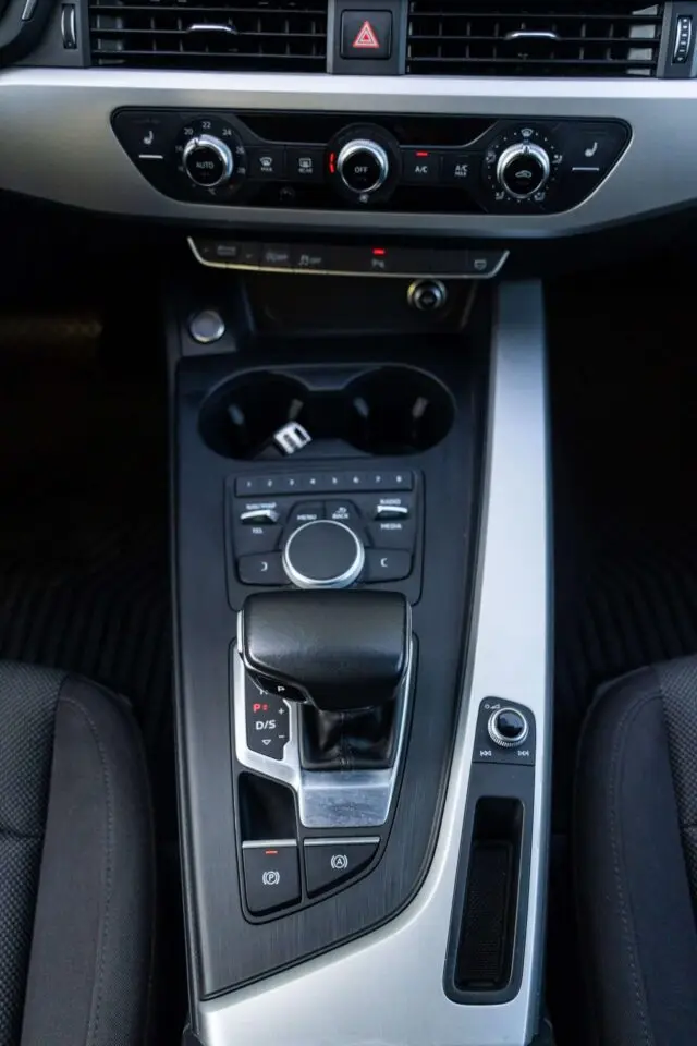 Audi A4 Avant, 2.0 TDi Quattro, fotografia 11