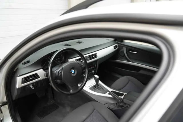 BMW 320d xDrive Touring facelift, fotografia 7