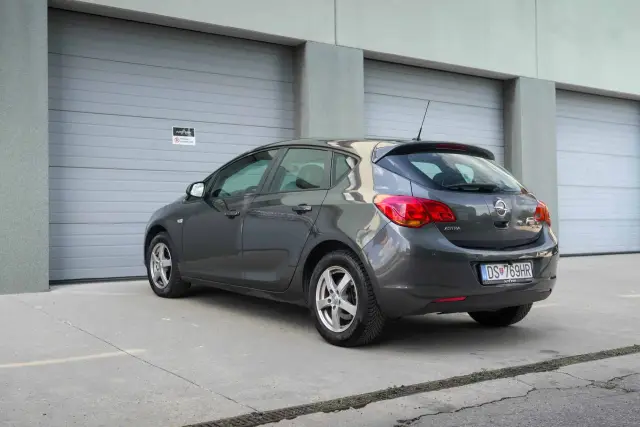 Opel Astra 1.7 CDTI M6, fotografia 4