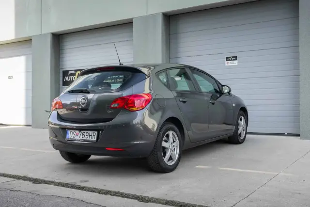 Opel Astra 1.7 CDTI M6, fotografia 6