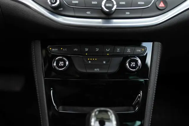 Opel Astra ST Automat, fotografia 11