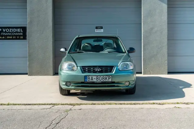 Hyundai Accent, fotografia 2