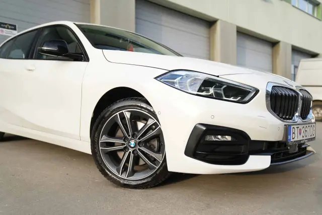 BMW 118i AT7 2021, fotografia 4