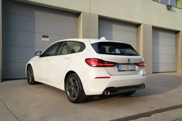 BMW 118i AT7 2021, fotografia 5