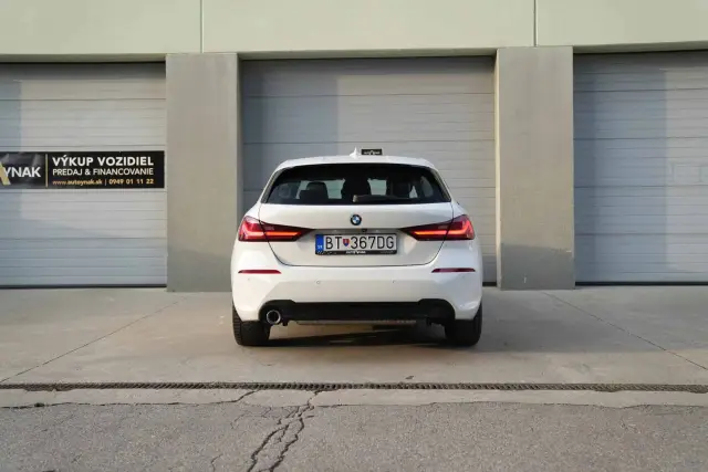 BMW 118i AT7 2021, fotografia 6