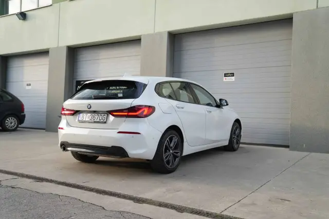 BMW 118i AT7 2021, fotografia 7