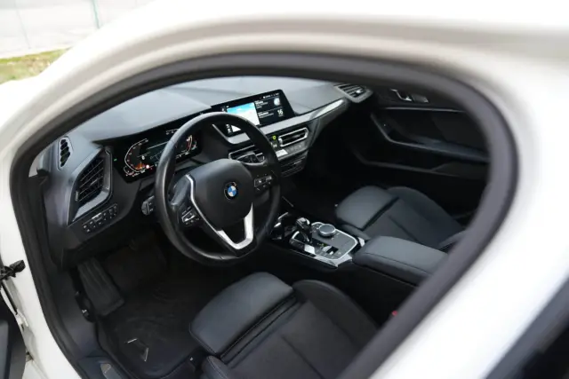 BMW 118i AT7 2021, fotografia 9