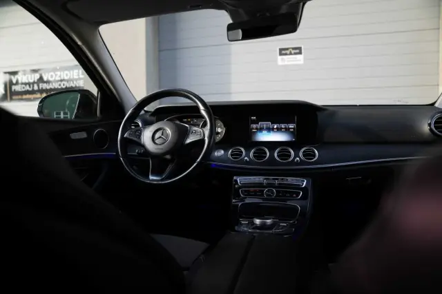 Mercedes-Benz E200d REZERVOVANÉ, fotografia 13