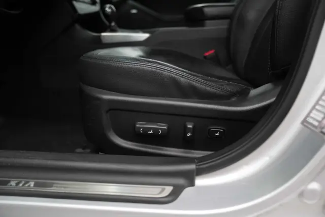 Kia Optima 2.0 CVVT Hybrid, fotografia 9
