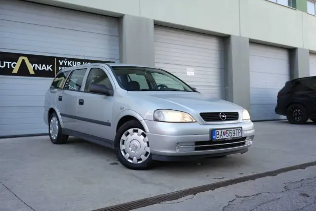 Opel Astra 1.6i Caravan, fotografia 2