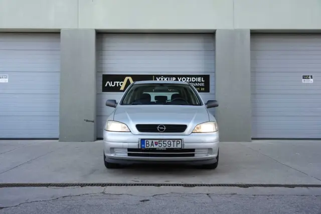 Opel Astra 1.6i Caravan, fotografia 3