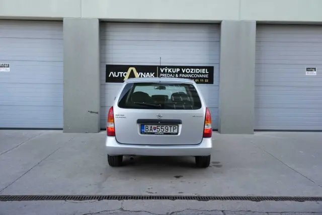 Opel Astra 1.6i Caravan, fotografia 5