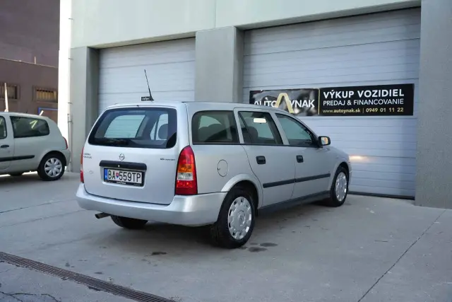 Opel Astra 1.6i Caravan, fotografia 6