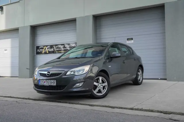Opel Astra 1.7 CDTI M6, fotografia 1