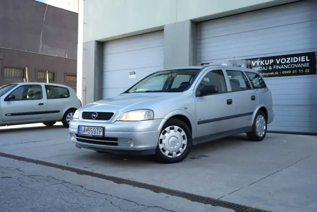 Opel Astra 1.6i Caravan, fotografia 1
