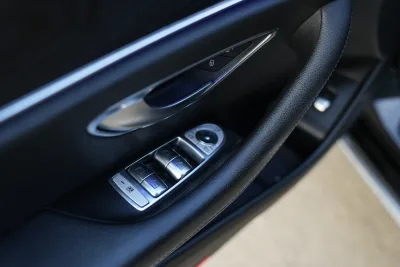 Mercedes-Benz E200d, fotografia 11
