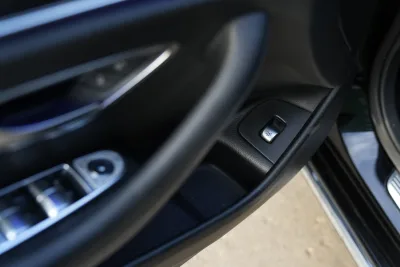 Mercedes-Benz E200d, fotografia 12