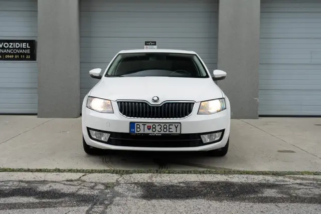 Škoda Octavia 3, 2.0TDi 110kw M6, SR vozidlo, fotografia 2