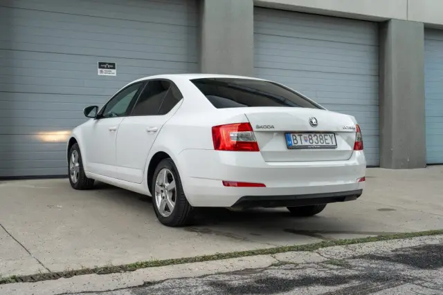 Škoda Octavia 3, 2.0TDi 110kw M6, SR vozidlo, fotografia 4