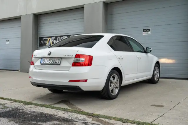 Škoda Octavia 3, 2.0TDi 110kw M6, SR vozidlo, fotografia 6