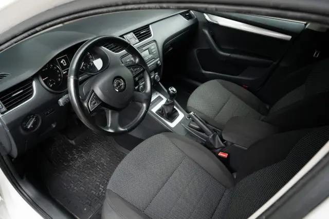 Škoda Octavia 3, 2.0TDi 110kw M6, SR vozidlo, fotografia 7