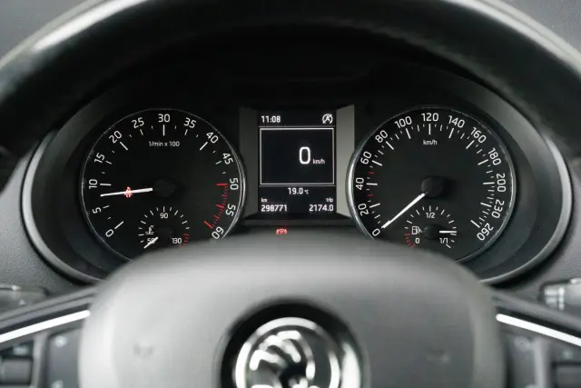 Škoda Octavia 3, 2.0TDi 110kw M6, SR vozidlo, fotografia 9
