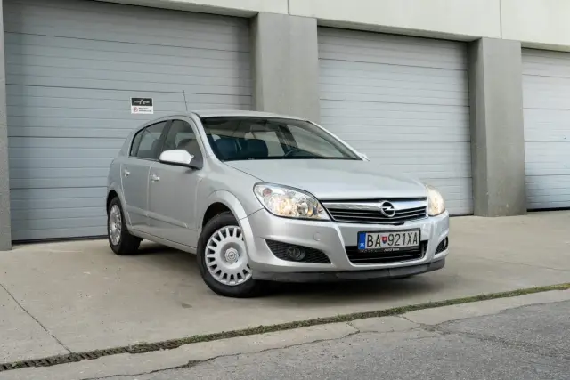 Opel Astra, fotografia 3
