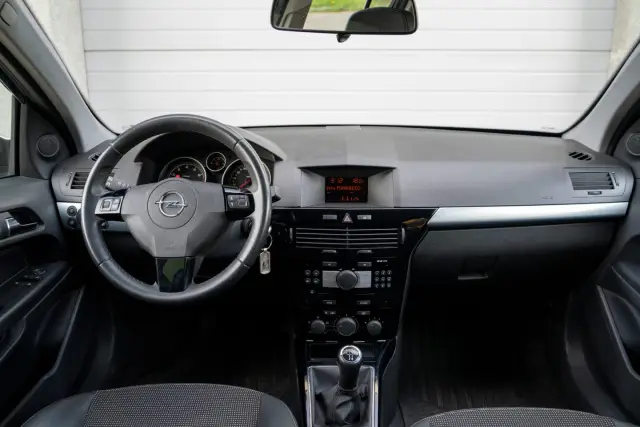 Opel Astra, fotografia 8