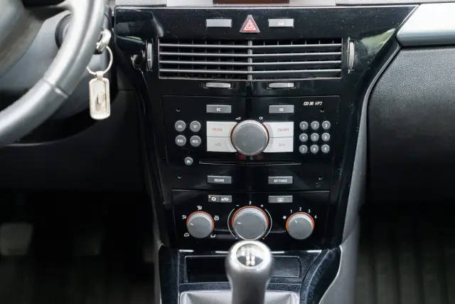 Opel Astra, fotografia 9